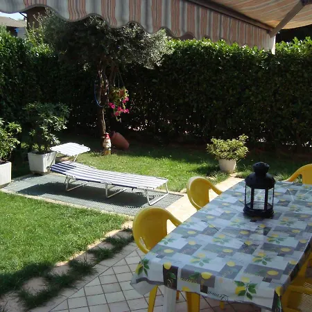 The Village לינה וארוחת בוקר 3*