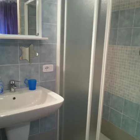 לינה וארוחת בוקר The Village 3*