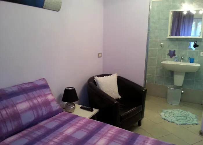 The Village فندق مبيت وإفطار